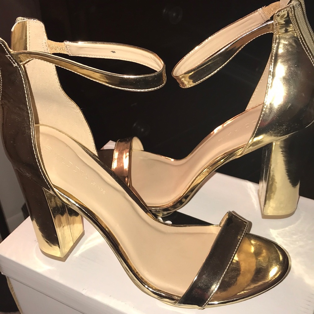 Gold sandal heels!